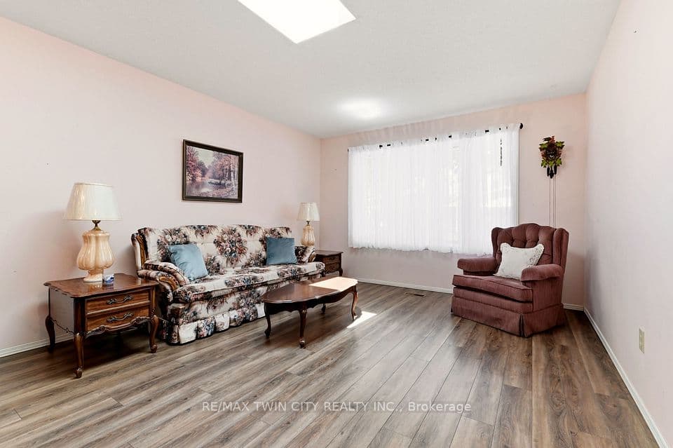 1030 Colborne Street E, Brantford, ON N3S 3T6 – photo 3