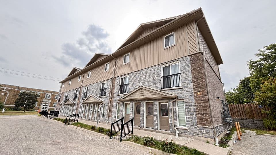 122 COURTLAND Avenue E, Waterloo, ON N2G 0B8 – main photo