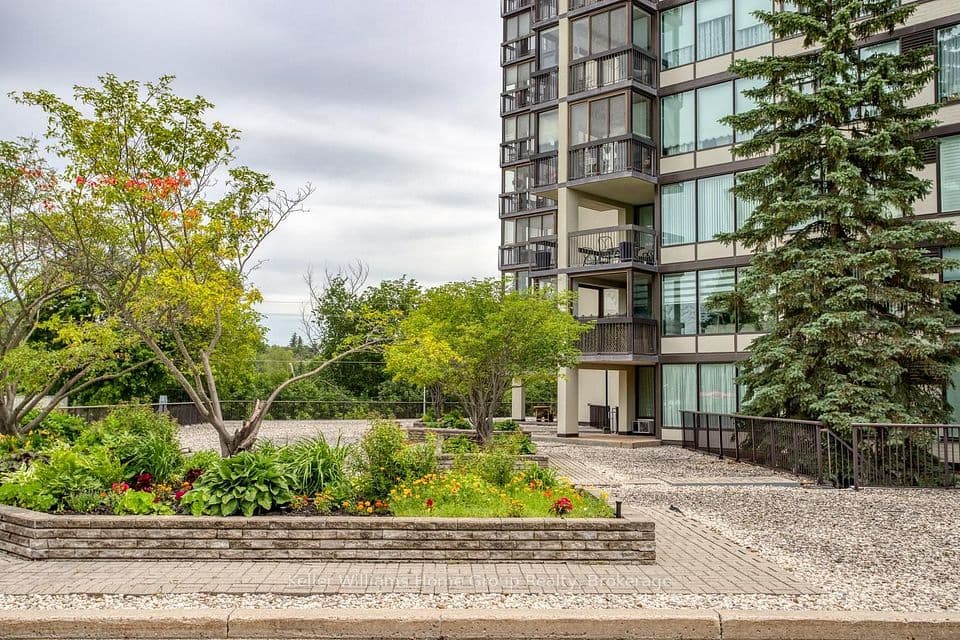 23 Woodlawn Road E 505, Guelph, ON N1H 7G6 – photo 2