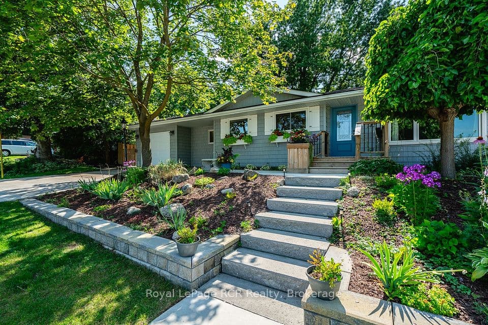 142 12th Avenue, Hanover, ON N4N 2S7 – main photo