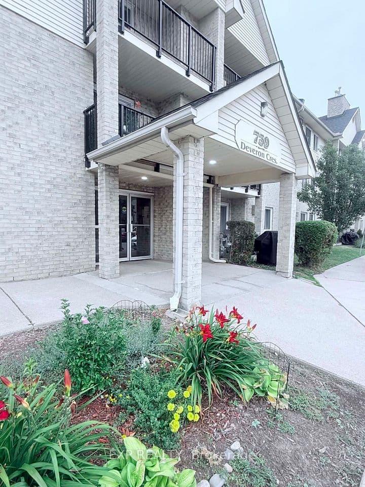 739 Deveron Crescent 210, London South, ON N5Z 4Y1 – main photo