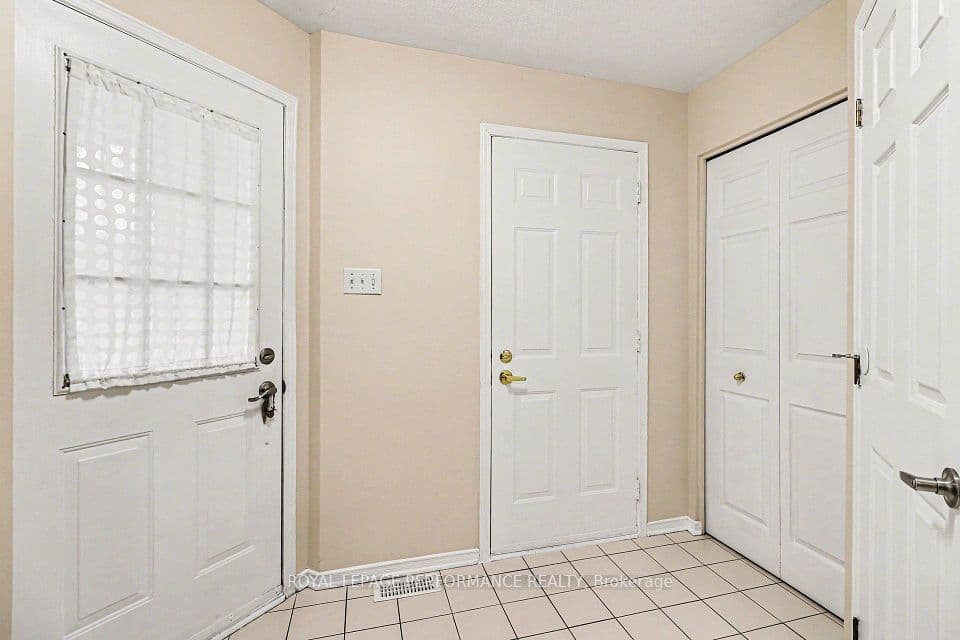 897 Paradise Crescent, Orleans - Cumberland and Area, ON K4A 3S5 – photo 3