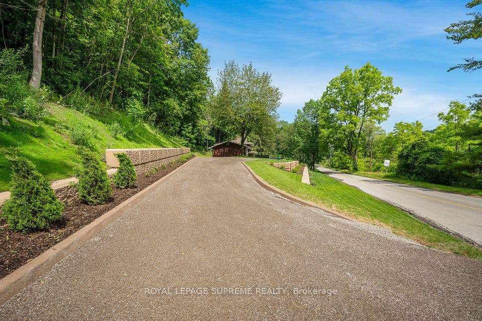 2035 Hollow Road, Thorold, ON L2V 5G8 – photo 2