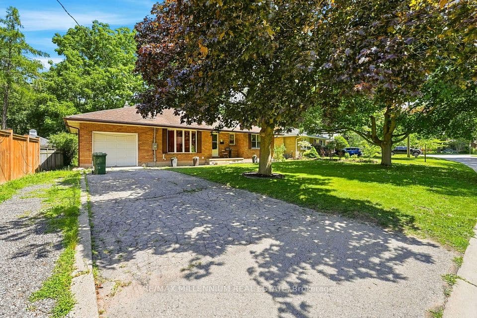 22 Montgomery Road, St. Thomas, ON N5R 1S5 – photo 2