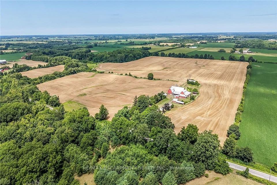 833 Lynn Valley Road, Norfolk, ON N0A 1N1 – main photo