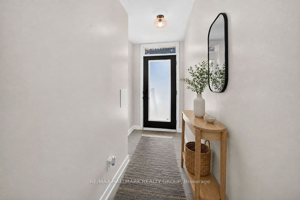 575 Takamose Private, Manor Park - Cardinal Glen and Area, ON K1K 4Z4 – photo 3
