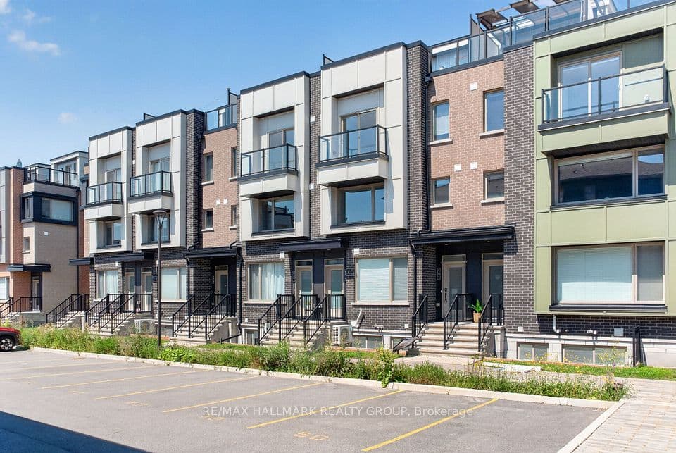 575 Takamose Private, Manor Park - Cardinal Glen and Area, ON K1K 4Z4 – photo 2