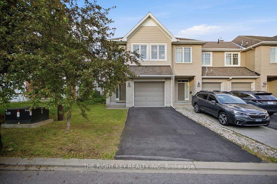 480 Stalwart Crescent, Blossom Park - Airport and Area, ON K1T 0H3 – main photo