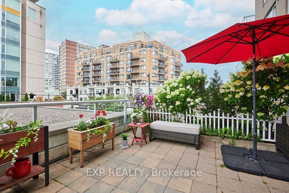575 Byron Avenue 203, Carlingwood - Westboro and Area, ON K2A 1R7 – main photo