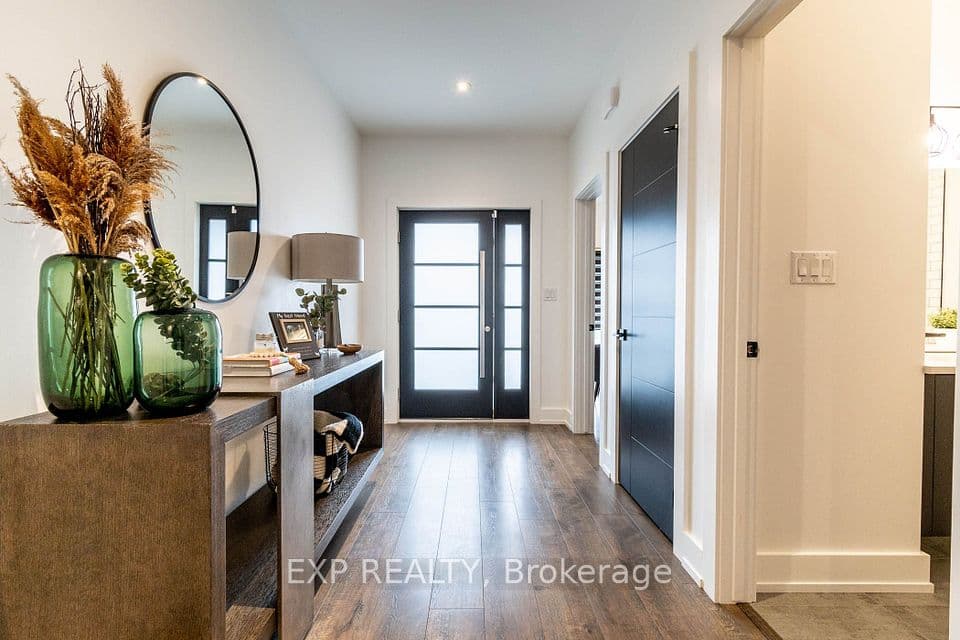 8889 Angie Drive, Niagara Falls, ON L2H 3W8 – photo 2