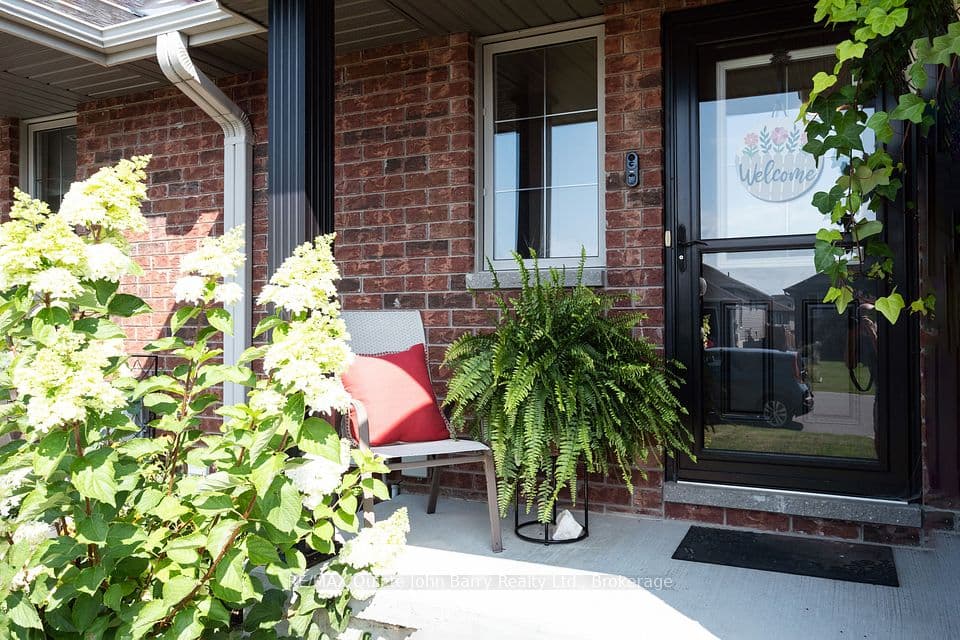9 McIntosh Crescent, Quinte West, ON K8V 0G1 – photo 3