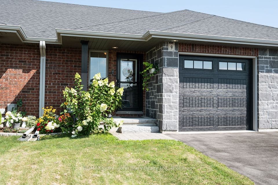 9 McIntosh Crescent, Quinte West, ON K8V 0G1 – photo 2