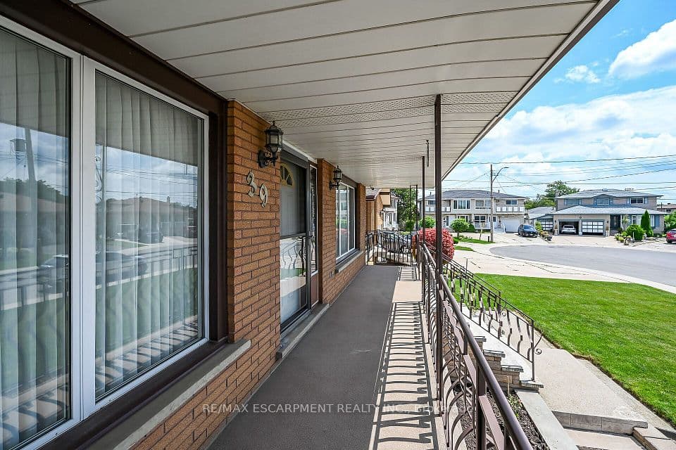 39 Algonquin Court, Hamilton, ON L8T 4T2 – photo 3