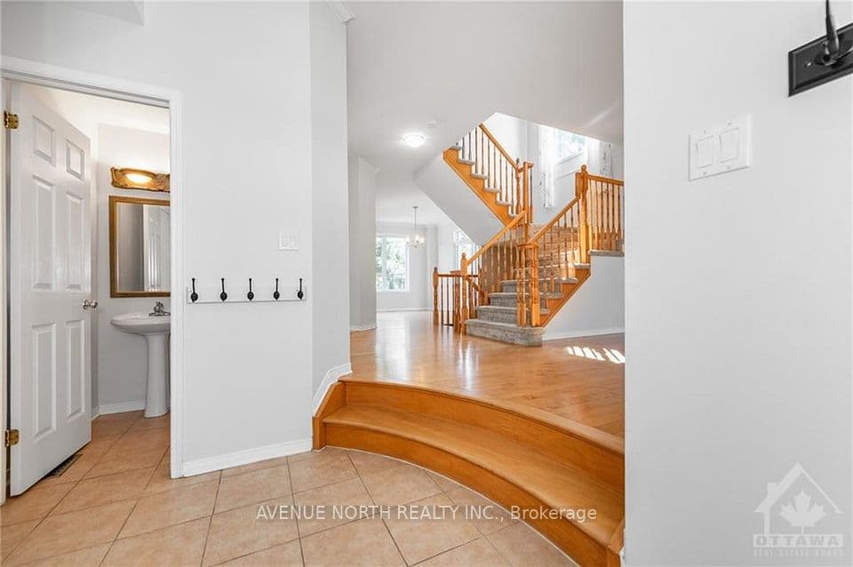 2370 Le Ruisseau Circle, Orleans - Convent Glen and Area, ON K1W 1K8 – photo 3