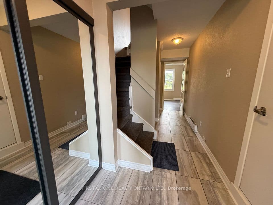 32 Appleby Private N, Mooneys Bay - Carleton Heights and Area, ON K2C 3P4 – photo 3