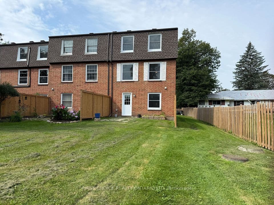 32 Appleby Private N, Mooneys Bay - Carleton Heights and Area, ON K2C 3P4 – photo 2
