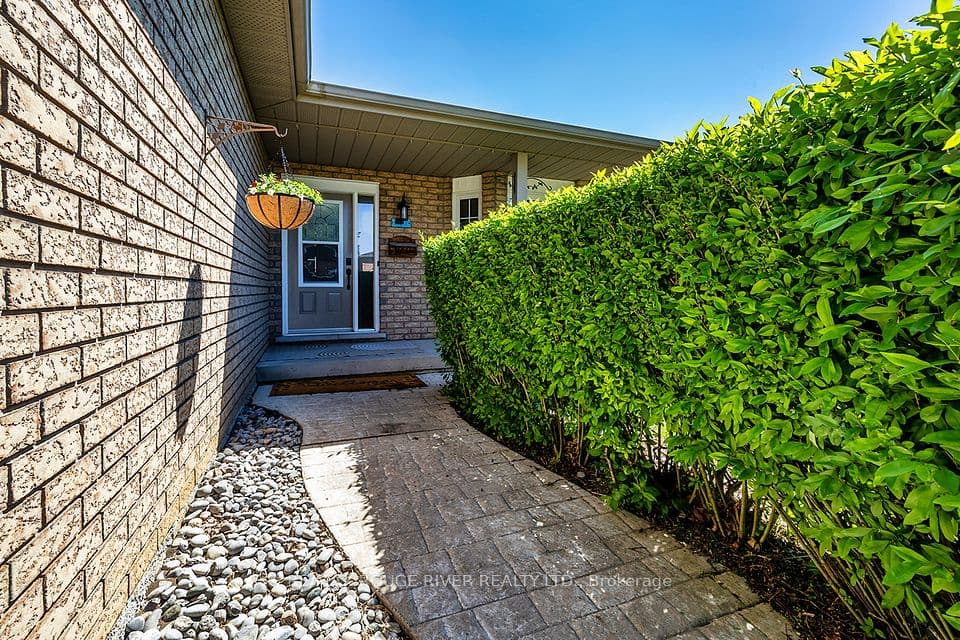 640 Pinewood Drive, Peterborough, ON K9K 1L2 – photo 3