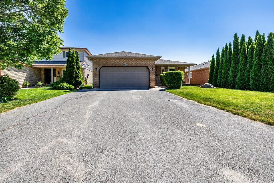 640 Pinewood Drive, Peterborough, ON K9K 1L2 – main photo