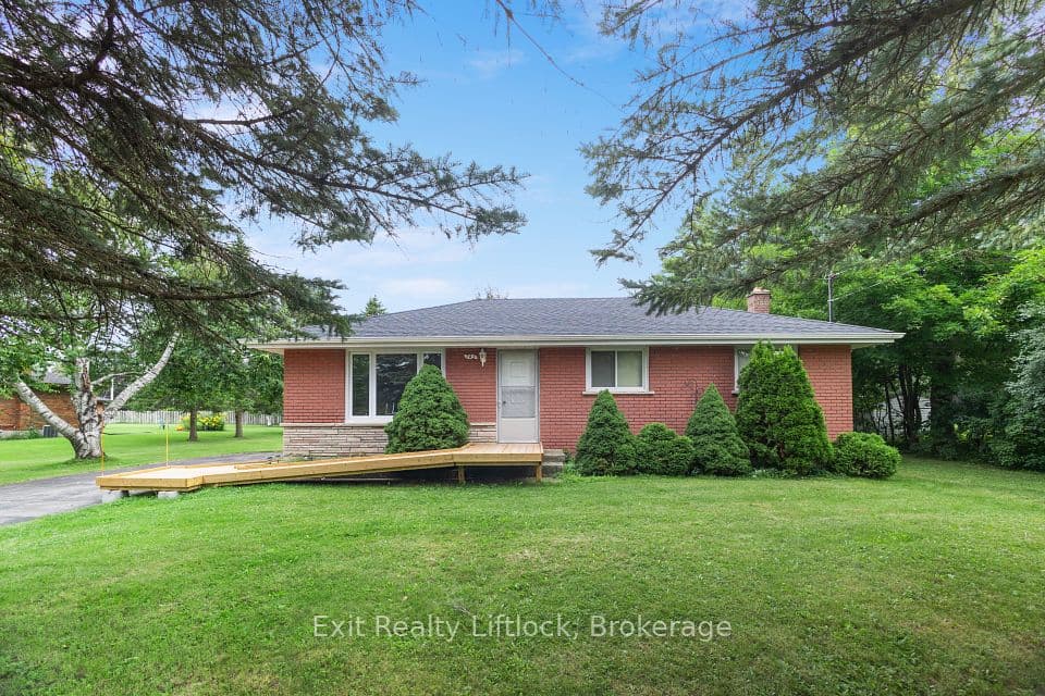 745 Baltic Drive, Selwyn, ON K9L 1L8 – main photo