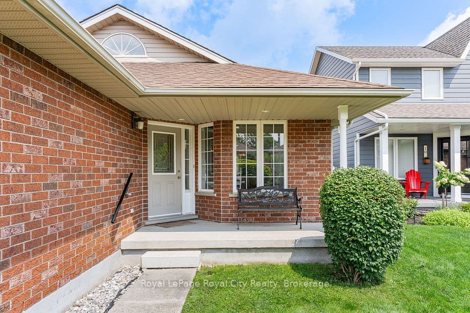8 Whitetail Court, Guelph, ON N1L 1H6 – photo 2