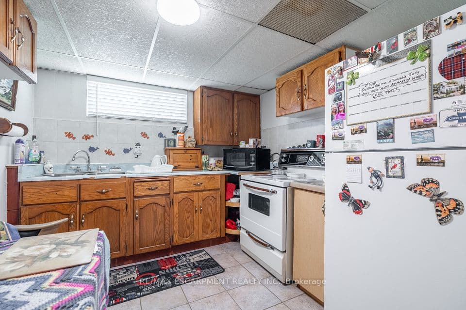374 Upper Wentworth Street W, Hamilton, ON L9A 4T5 – photo 3