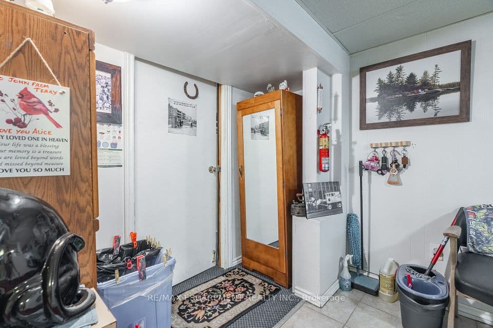 374 Upper Wentworth Street W, Hamilton, ON L9A 4T5 – photo 2