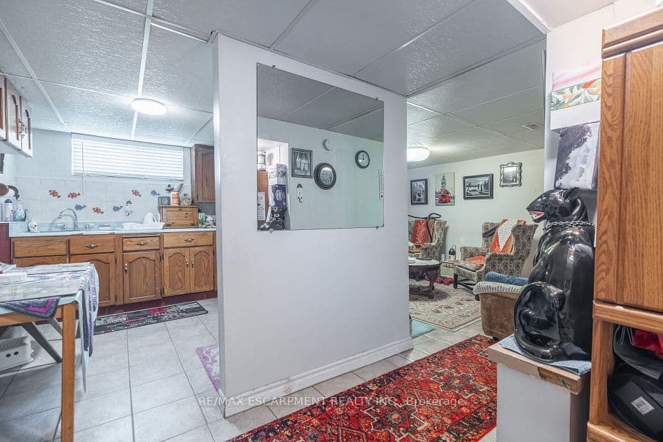 374 Upper Wentworth Street W, Hamilton, ON L9A 4T5 – main photo