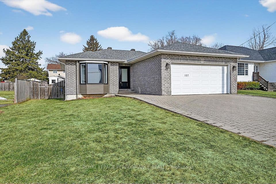 107 Lorne Street, Smiths Falls, ON K7A 3L1 – photo 2