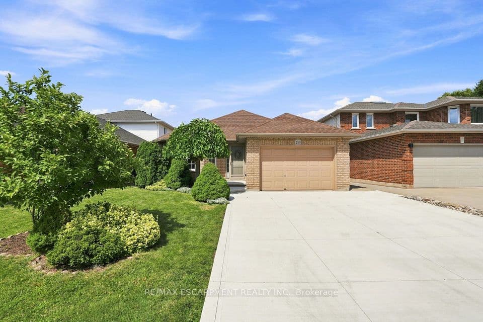 210 BASTILLE Street, Hamilton, ON L9B 2G5 – photo 2