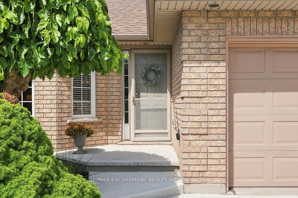 210 BASTILLE Street, Hamilton, ON L9B 2G5 – photo 3