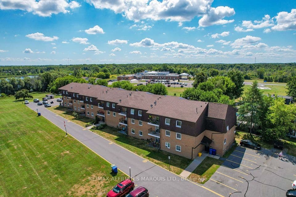 220 Kenyon Street W 302, North Glengarry, ON K0C 1A0 – photo 2