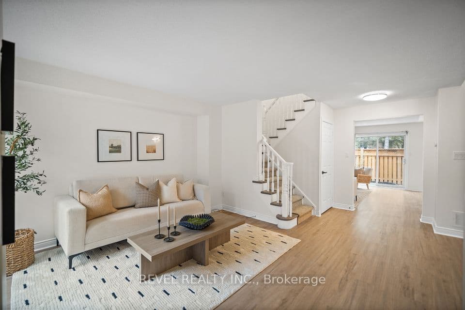320 Hamilton Drive 10, Hamilton, ON L9G 4W6 – photo 2