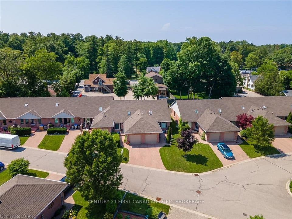 90 ONTARIO Street S 5, Lambton Shores, ON N0M 1T0 – photo 2