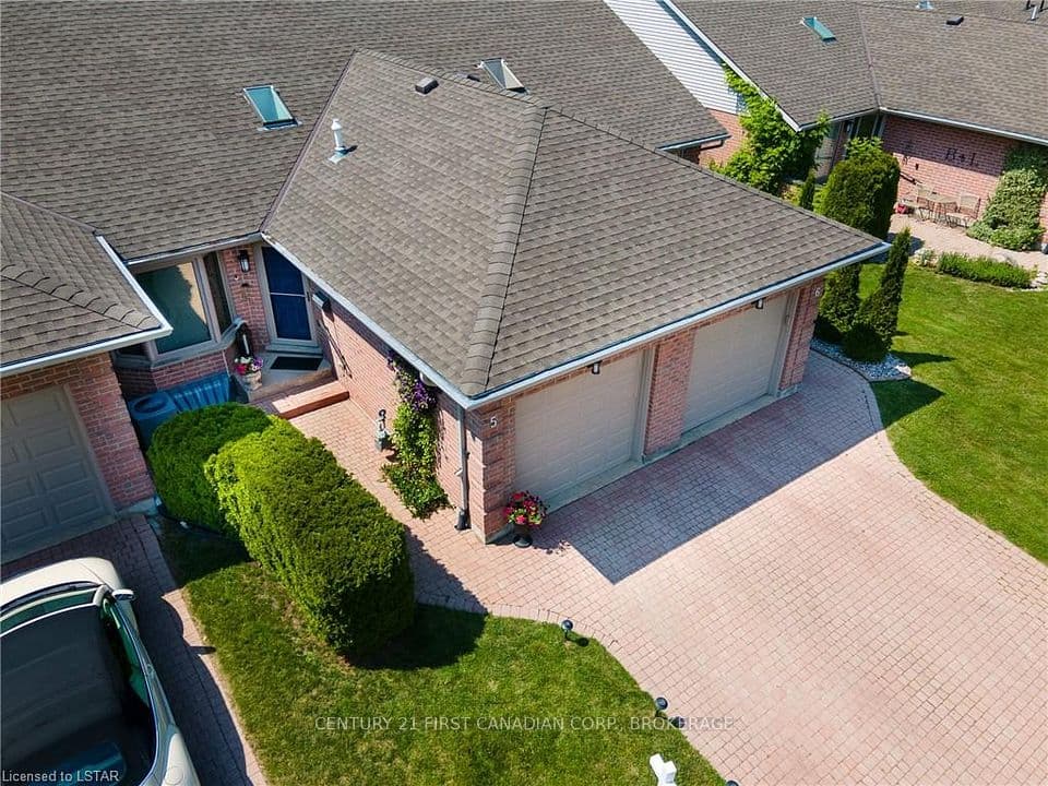 90 ONTARIO Street S 5, Lambton Shores, ON N0M 1T0 – main photo