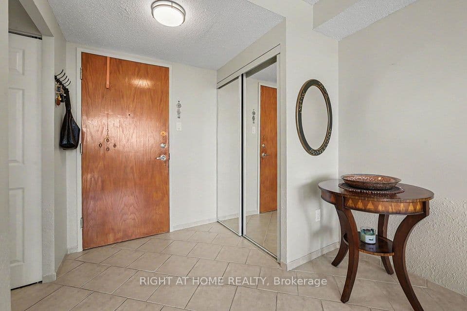 2759 Carousel Crescent N 701, Blossom Park - Airport and Area, ON K1T 2N5 – photo 3