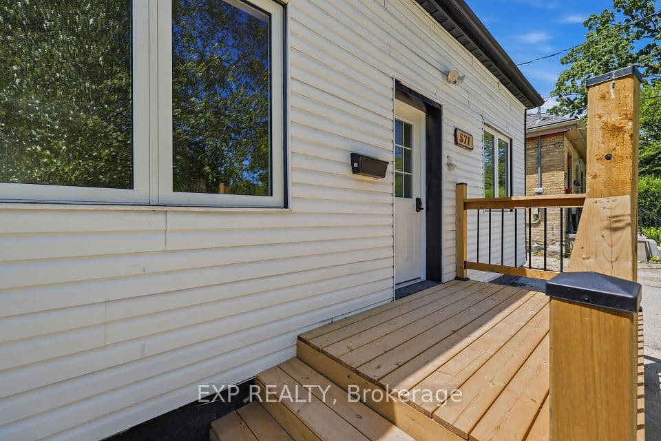 571 Elizabeth Street, London East, ON N5W 3S5 – photo 3