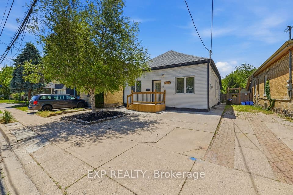 571 Elizabeth Street, London East, ON N5W 3S5 – photo 2