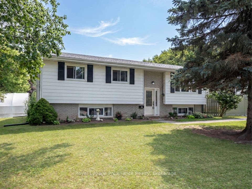 115 Nicholas Street, Quinte West, ON K8V 6E8 – photo 2