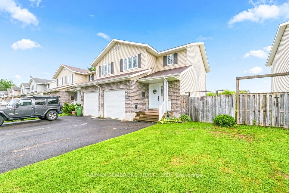 3003 Sandstone Crescent, Petawawa, ON K8H 0B2 – main photo