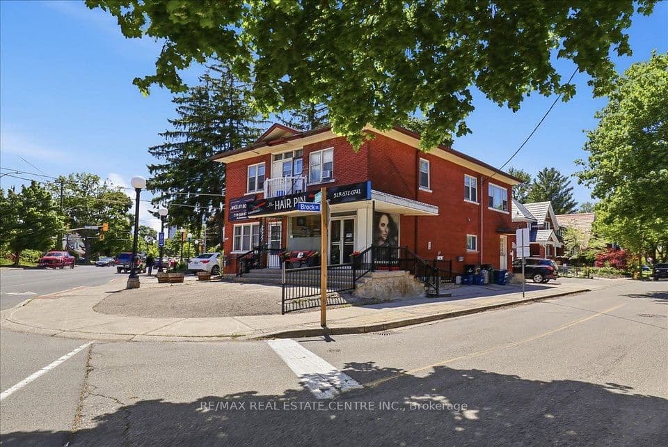 744 Queen Street S, Kitchener, ON N2M 1A4 – photo 2