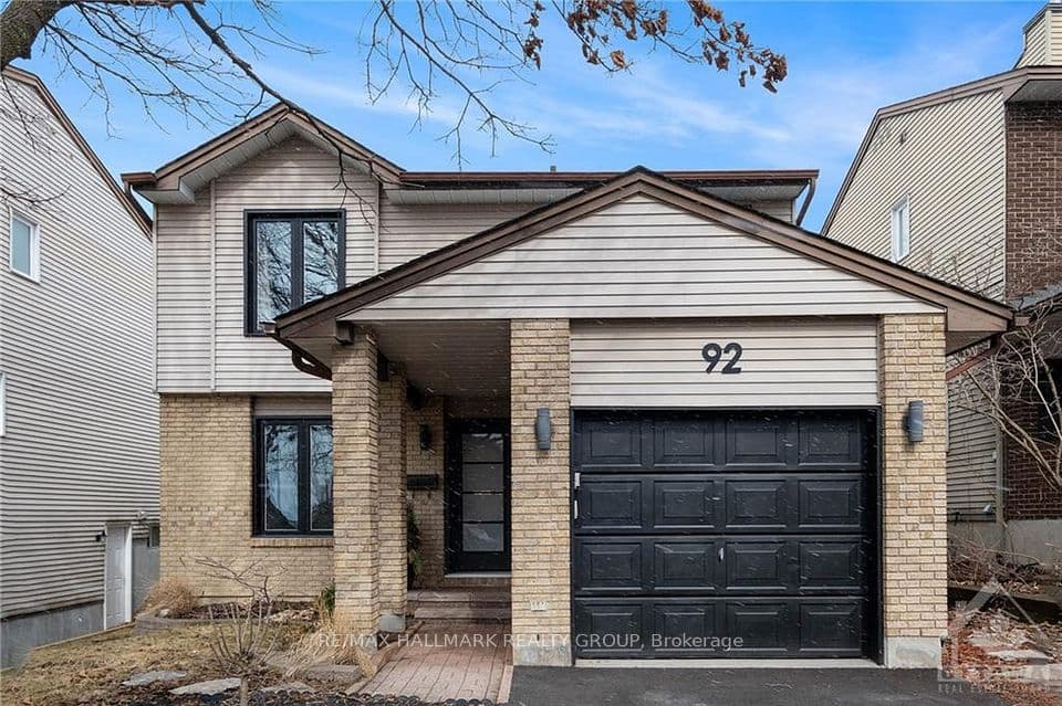 92 GILLESPIE Crescent, Hunt Club - Windsor Park Village and Area, ON K1V 0J2 – main photo