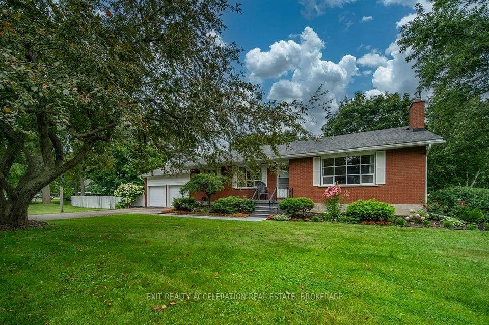 28 Southcrest Drive, Greater Napanee, ON K7R 3K2 – main photo