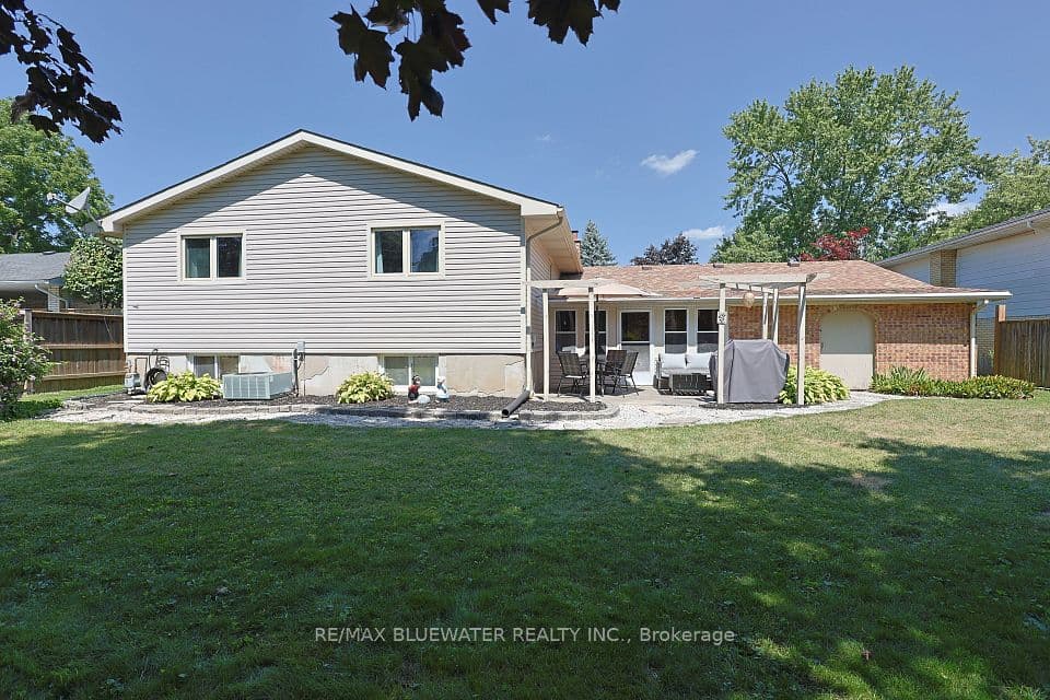 290 Anna Street, North Middlesex, ON N0M 2K0 – photo 3