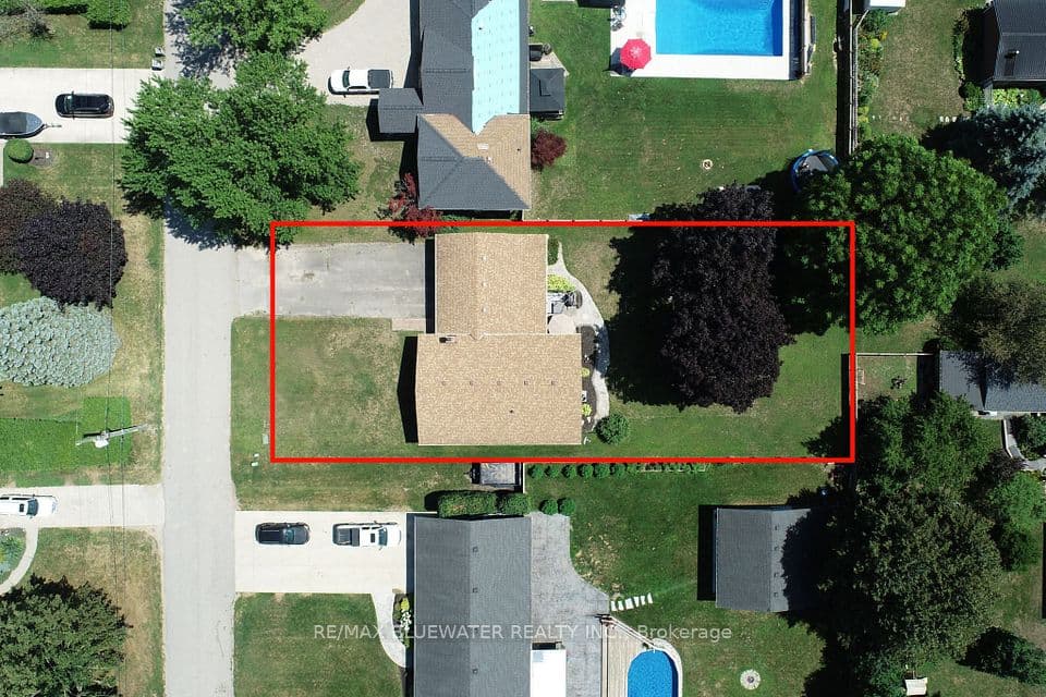 290 Anna Street, North Middlesex, ON N0M 2K0 – photo 2