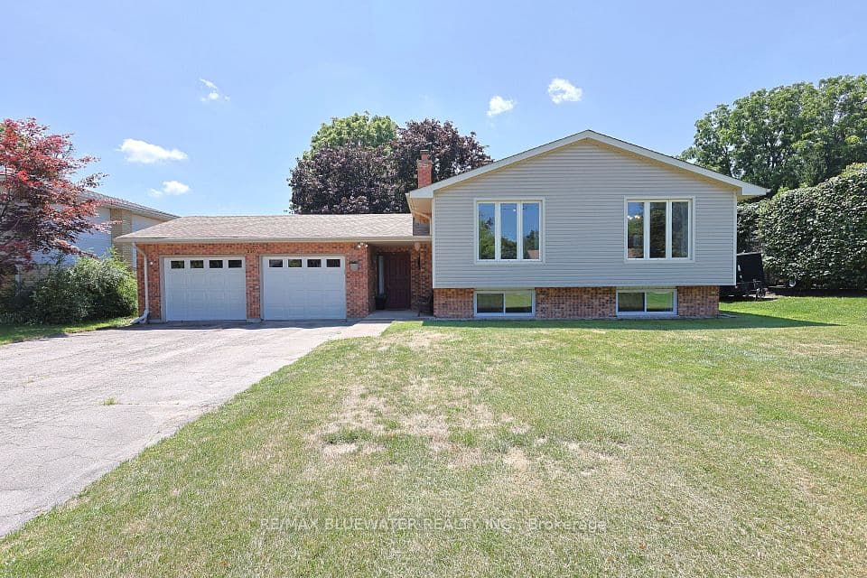 290 Anna Street, North Middlesex, ON N0M 2K0 – main photo