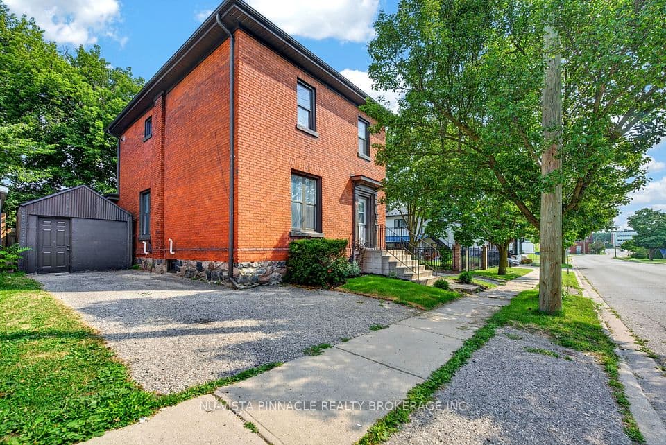 631 Peel Street, Woodstock, ON N4S 1K9 – main photo