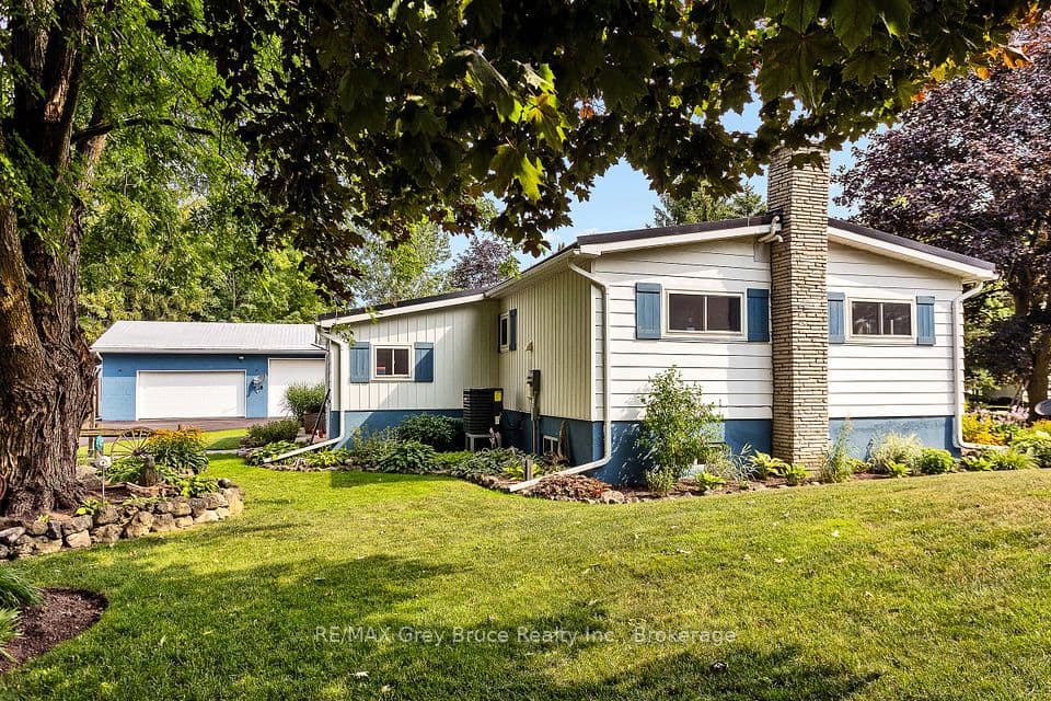 21571 Grey Rd 16 Road E, Georgian Bluffs, ON N0H 2N0 – main photo