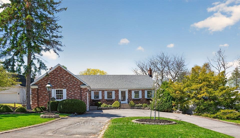 209 Fairway Hill Crescent, Kingston, ON K7M 2B5 – main photo