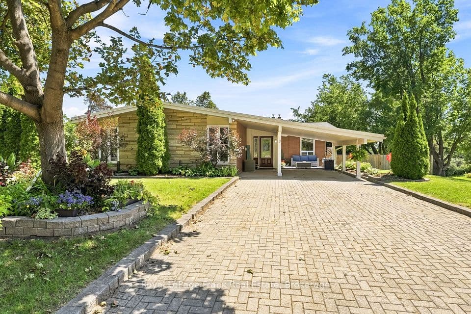 2 Crestwood Avenue, Peterborough, ON K9J 1M8 – main photo