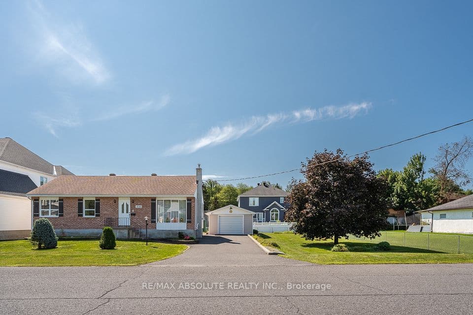 1880 Kingsdale Avenue, Blossom Park - Airport and Area, ON K1T 1J1 – main photo